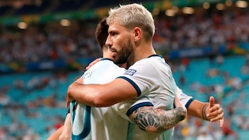 Agüero selló la victoria y aseguró el pase a la siguiente fase