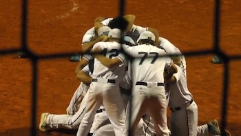 El abrazo de los deportistas