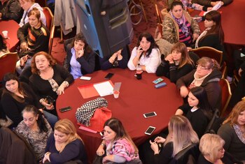 Mujeres radicales presentes en el acto realizado en el barrio de Caballito