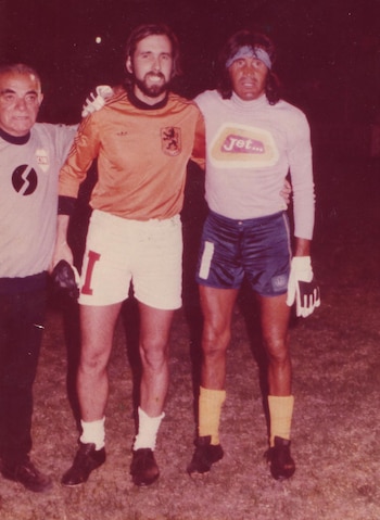 Peidró posa con uno de