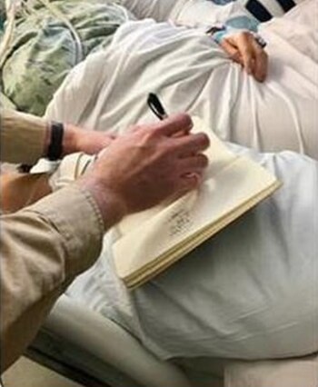 Tina escribió en el papel