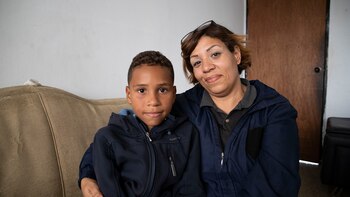 Irma Castro junto a su