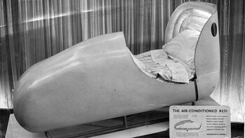 La cama con aire acondicionado,