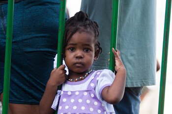 Decenas de migrantes extracontinentales permanecen