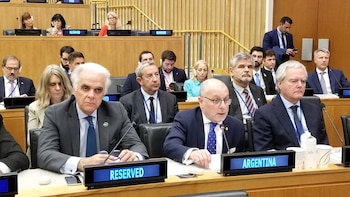 El canciller Faurie durante su