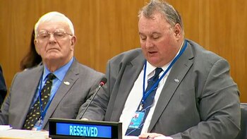 Los legisladores isleños Edwards y