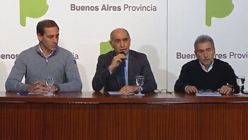 El vicegobernador Daniel Salvador junto