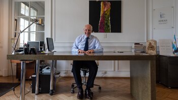 Roberto Lavagna en sus oficinas