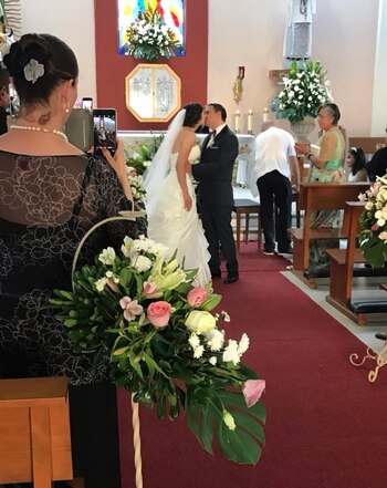 La pareja festejaría su boda