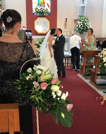 La pareja festejaría su boda