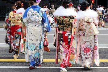 El kimono es “la” prenda tradicional del Japón. Se utiliza en ocasiones especiales.