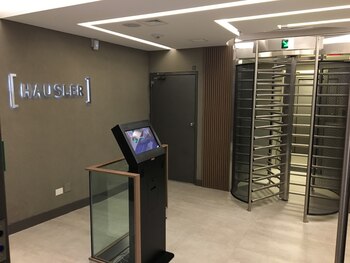 Para ingresar a las salas,