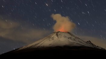 El volcán Popocatépetl presentó incandescencia