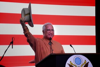 El embajador Edward Prado durante