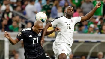 Campbell recibió una polémica falta