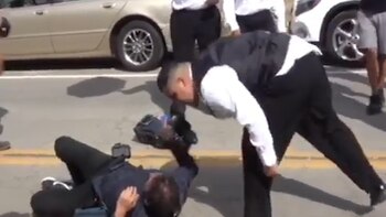 Un miembro del equipo de