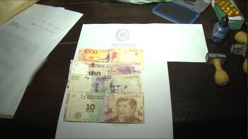 Dinero y sellos secuestrados