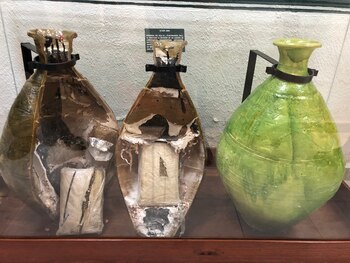 Drogas escondidas en ropa, alimentos