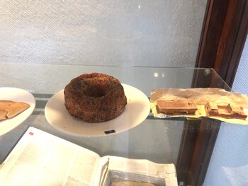 Drogas escondidas en ropa, alimentos