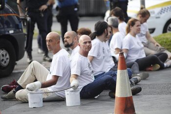 Los activistas fueron desalojados por