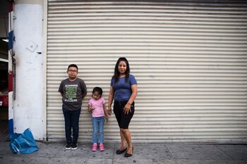 Lesbia Elea con su hija,