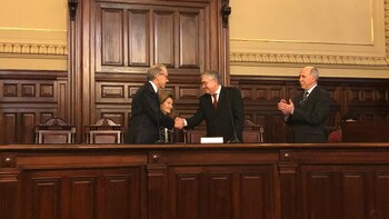 El senador Mario Pais jura