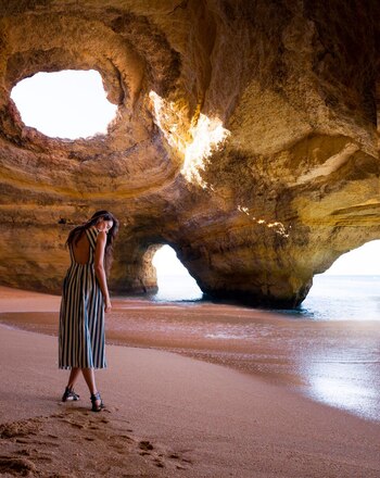 Las playas de Albufeira se pueden encontrar acantilados, dunas y aguas cristalinas