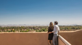 Club Med Marrakech La Palmeraie, con una arquitectura marroquí que integra ladrillos, tadelak y adobes