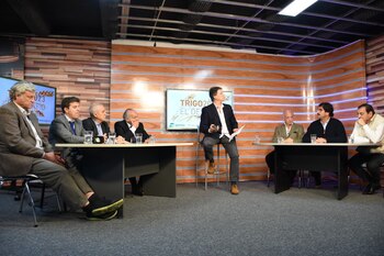 El debate contó con la