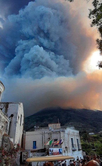 Volcán Strómboli en erupción (EFE)