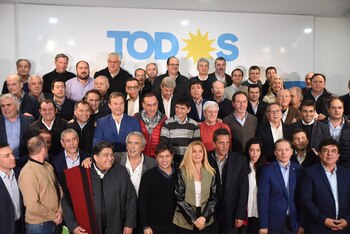 Axel Kicillof junto a los