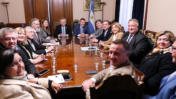 Alberto Fernández visitó al Bloque