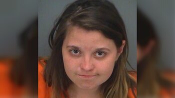 La joven de 24 años está arrestada en Florida, acusada de “hurto mayor” (Foto: Condado de Pinellas)