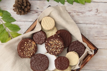Los alfajores de chocolate negro y chocolate blanco, las estrellas de la Abuela Goye (Abuela Goye)