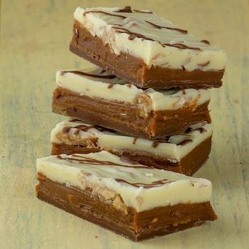 Los mil hojas de chocolate blanco con dulce de leche y base de chocolate negro con leche