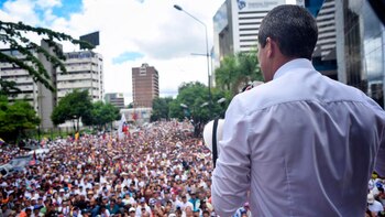 Juan Guaidó en una movilización contra