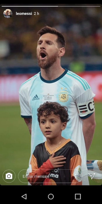 Messi subió una foto cantando el himno ante Brasil