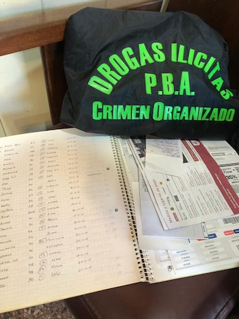 Los cuadernos en los que la mujer y el hombre realizaban las anotaciones