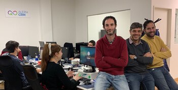 Los socios en la ofcina local de AlephCRM