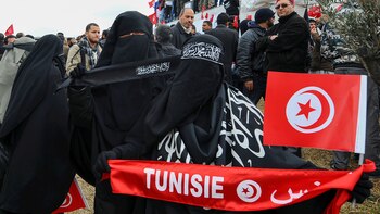 Mujeres en Túnez con la