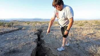 Más de un centenar de temblores han sacudido esta área en los últimos diez días, siendo el de este viernes el mayor después del que se registró este jueves por la mañana de magnitud 6,4 (Foto: Reuters/David McNew)