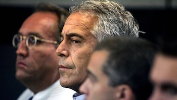 Jeffrey Epstein primero invitaba a