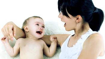 Los chicos usan distintos recursos para comunicarse antes de poder usar palabras (Shutterstock)