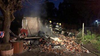 El incendio destrozó la humilde casa de la familia Araujo