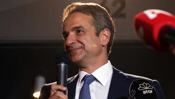 Nueva Democracia obtiene cerca de 158 bancas, de un total de 300 en el Parlamento griego (REUTERS/Costas Baltas)