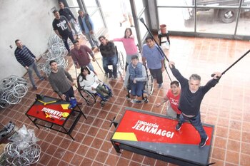 Miembros de la Fundación Juan Maggi en la fábrica que sufrió el robo en las últimas horas