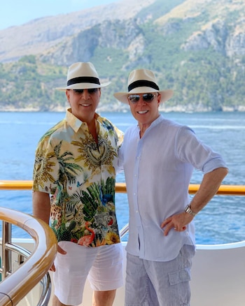 Tommy Mottola en Capri junto