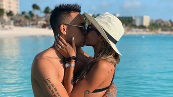El álbum de las vacaciones de Lautaro Martínez y su novia en las playas de Europa