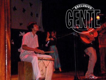 Paniagua tocando el bombo legüero