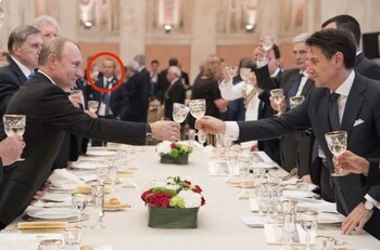 Savoini (en el circulo rojo)